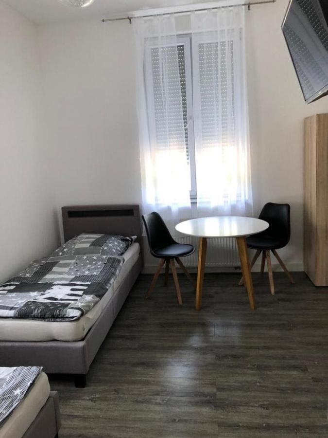 Godorfer Burg Monteuer Zimmer Wesseling Bagian luar foto
